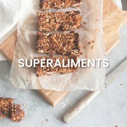 🌱 Incluez des superaliments dans votre alimentation quotidienne. 🥙 

🌿 Qu'est ce que c'est les
superaliments ? 

Ce sont des aliments qui seraient particulièrement bénéfiques pour la santé car ils sont riches en nutriments, antioxydants, minéraux, vitamines, oligo-éléments, protéines et acides gras.

Nos compléments alimentaires peuvent vous permettre d'intégrer plus facilement ces superaliments à votre alimentation ✨